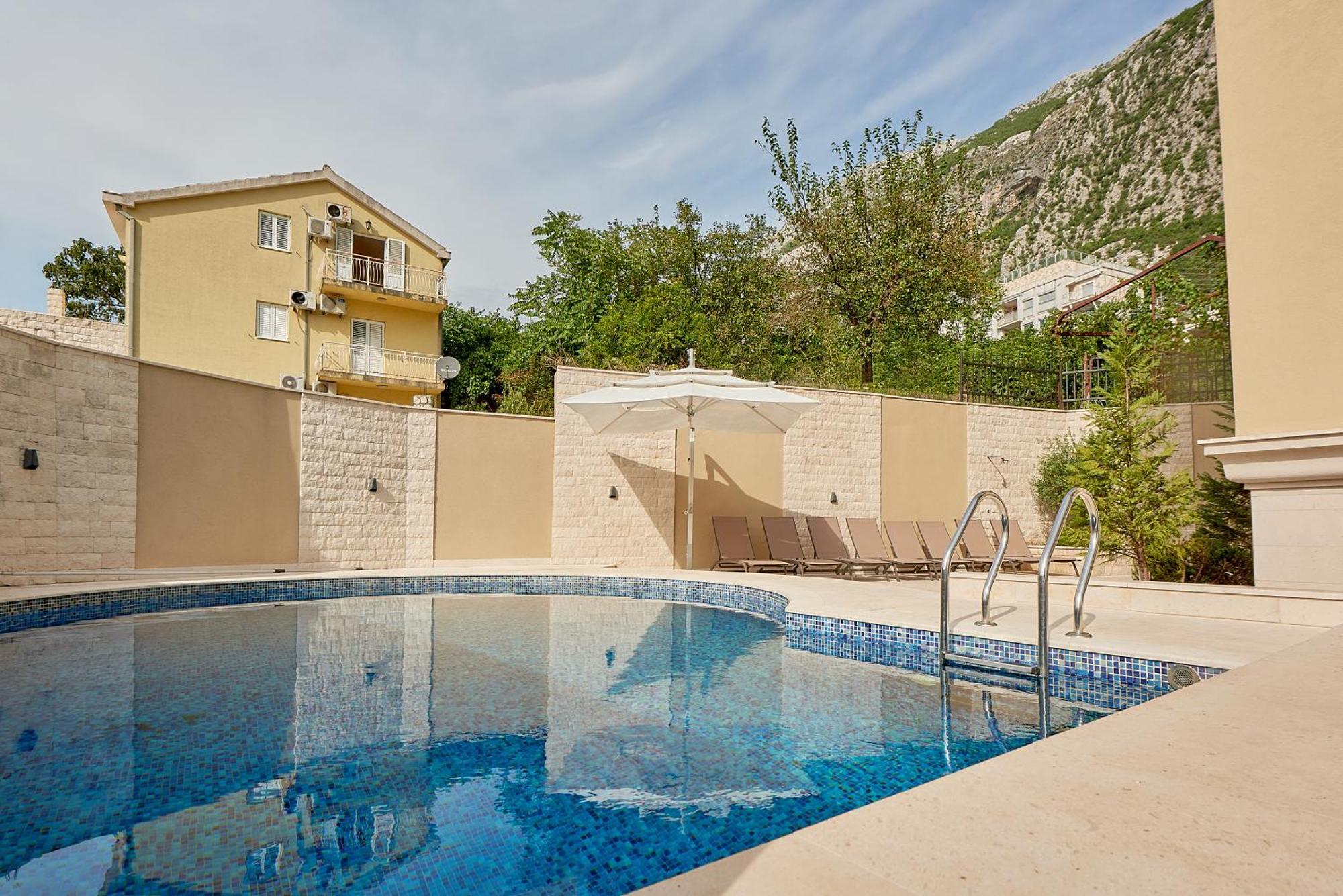 2Montenegro Limeta Apartments With Pool Котор Экстерьер фото